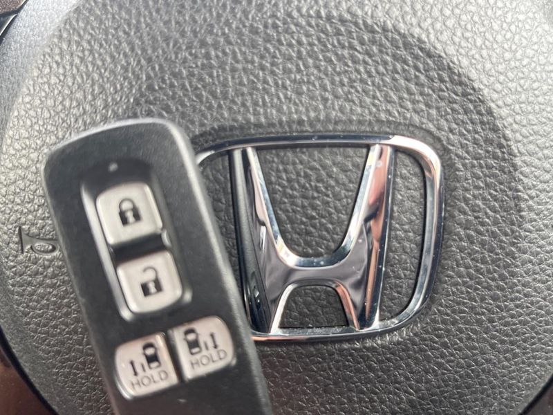 2018 Honda N-BOX CUSTOM DBA-JF3 (UW-6a827ace183e6)[27]