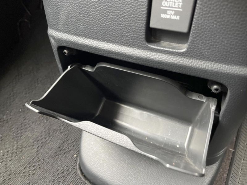 2018 Honda N-BOX CUSTOM DBA-JF3 (UW-6a827ace183e6)[18]