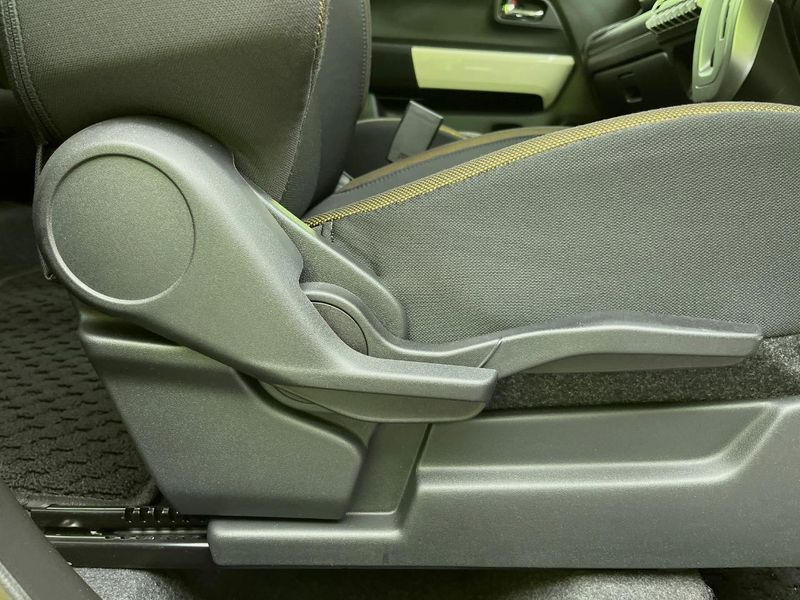 2020 Suzuki XBEE（クロスビー） DAA-MN71S (UW-6a827bba7c1b7)[1]