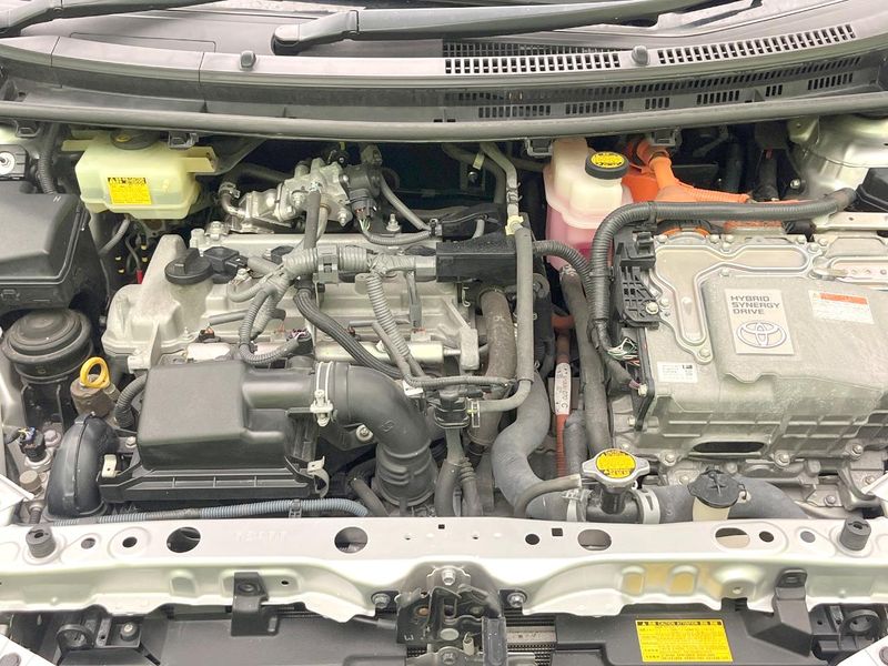 2012 Toyota Aqua DAA-NHP10 (UW-6a827c2ab912b)[4]