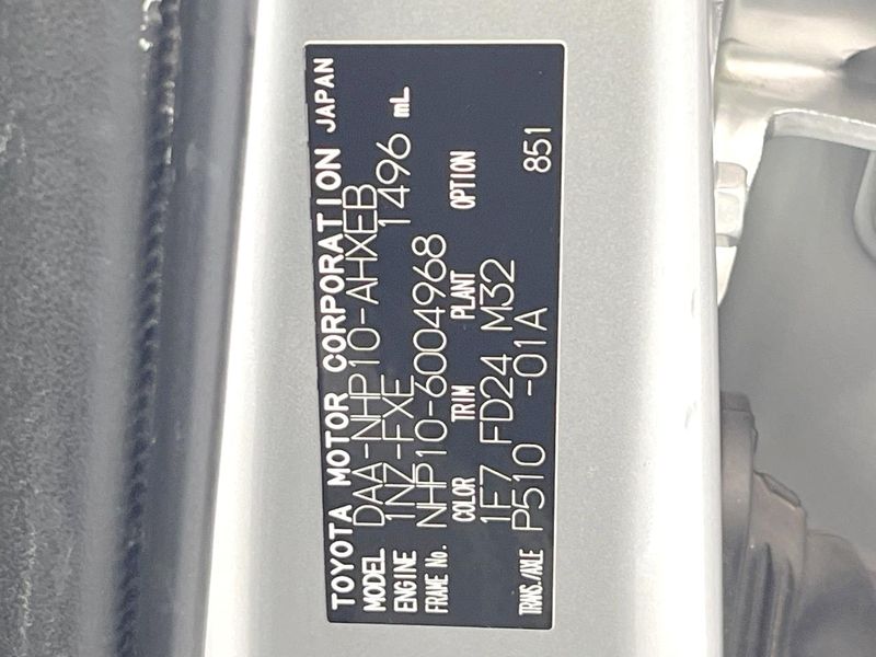 2012 Toyota Aqua DAA-NHP10 (UW-6a827c2ab912b)[1]