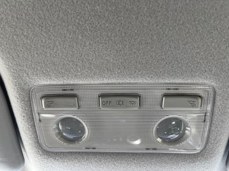 2016 Toyota Aqua DAA-NHP10 (UW-6a827c2e26c3a)[23]