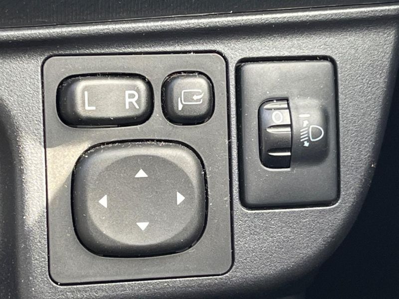 2016 Toyota Aqua DAA-NHP10 (UW-6a827c2e26c3a)[20]