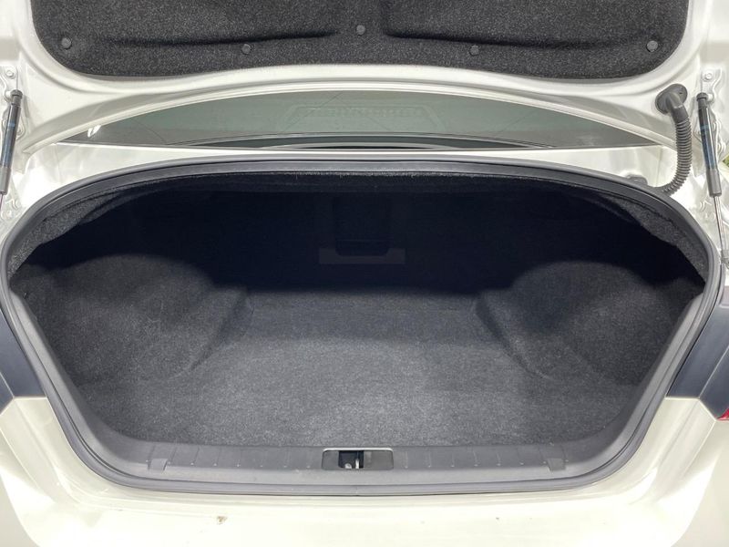 2016 Nissan Fuga DBA-Y51 (UW-6a827cb83d9ee)[8]