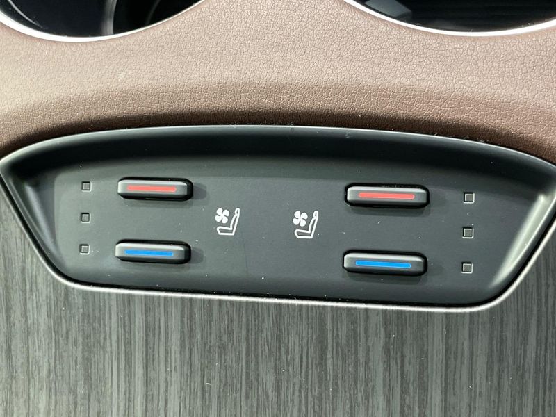 2023 Toyota Harrier Hybrid 6AA-AXUH80 (UW-6a83cb6b2de5a)[27]