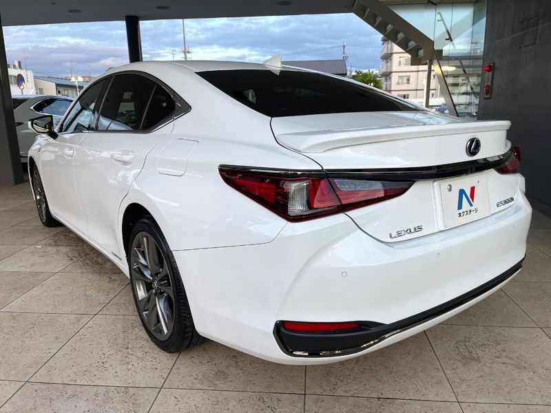 2019 Lexus ES 6AA-AXZH10 (UW-6a83cb73e7467)[19]