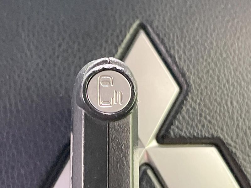 2018 Mitsubishi Delica D:5 LDA-CV1W (UW-6a83cbb39fec7)[27]