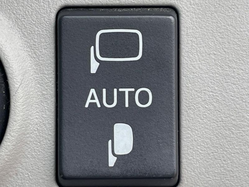 2011 Toyota Crown DBA-GRS200 (UW-6a83cc0c08c36)[22]