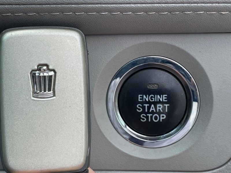 2011 Toyota Crown DBA-GRS200 (UW-6a83cc0c08c36)[25]