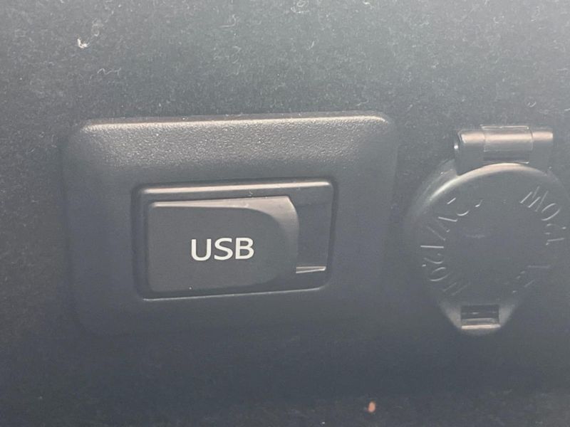 2011 Toyota Crown DBA-GRS200 (UW-6a83cc0c08c36)[27]