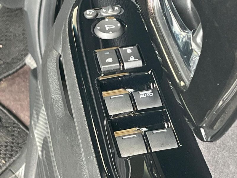 2018 Honda N-BOX CUSTOM DBA-JF3 (UW-6a83cc70d7fad)[22]