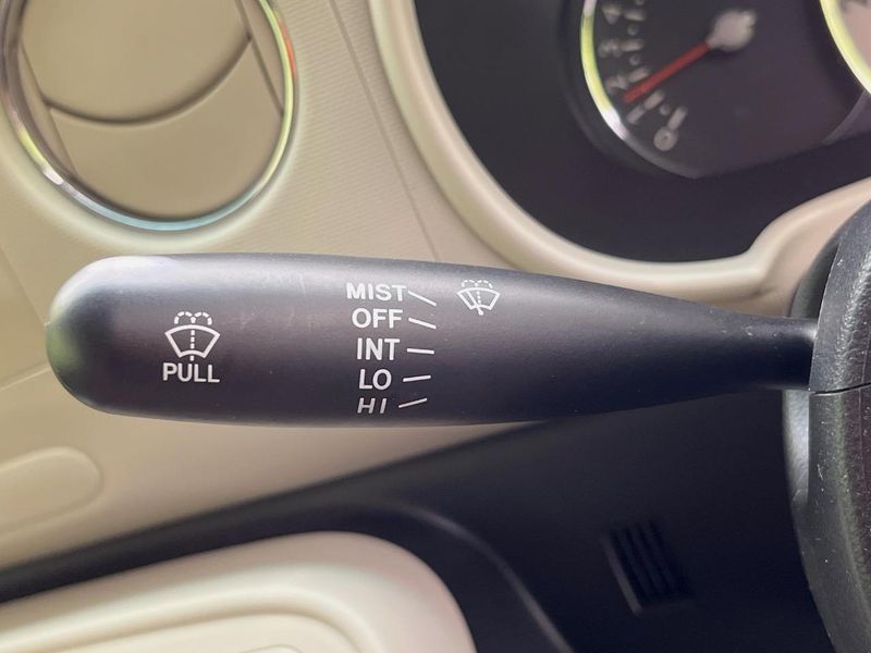 2013 Daihatsu Mira Cocoa DBA-L675S (UW-6a83ccc7e251d)[18]
