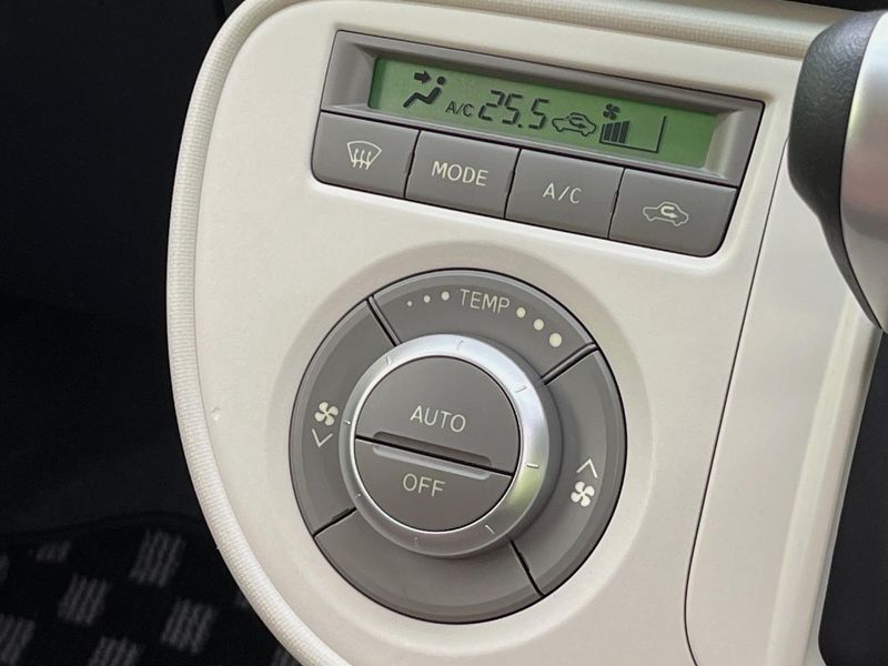 2013 Daihatsu Mira Cocoa DBA-L675S (UW-6a83ccc7e251d)[15]