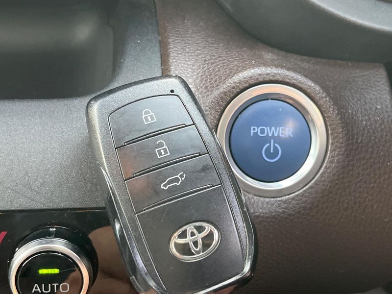2020 Toyota Yaris Cross 6AA-MXPJ10 (UW-6a83cd97a6f9a)[5]