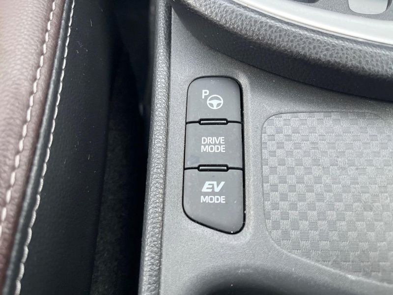 2020 Toyota Yaris Cross 6AA-MXPJ10 (UW-6a83cd97a6f9a)[24]