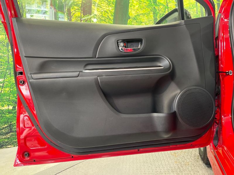 2015 Toyota Aqua DAA-NHP10 (UW-6a83cddc159bb)[18]