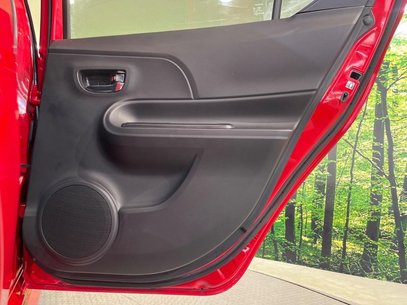 2015 Toyota Aqua DAA-NHP10 (UW-6a83cddc159bb)[17]