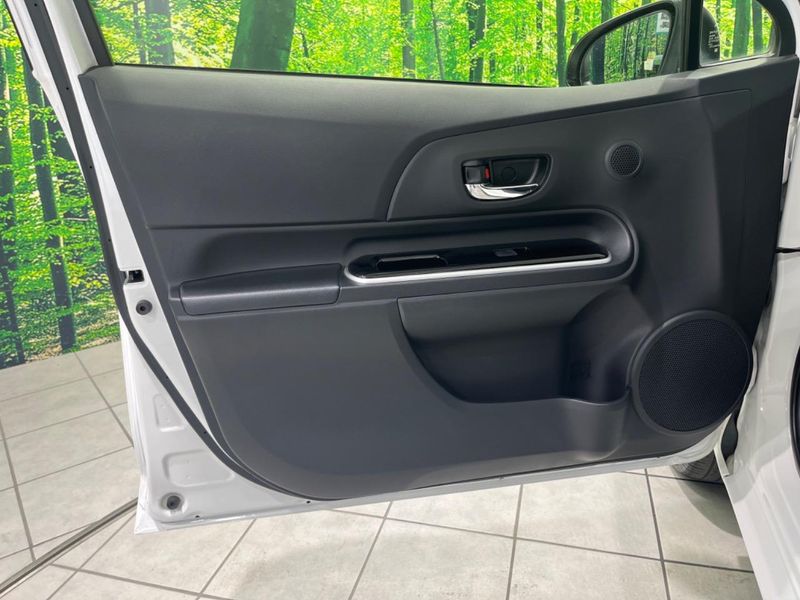 2015 Toyota Aqua DAA-NHP10 (UW-6a83cddc1e054)[11]