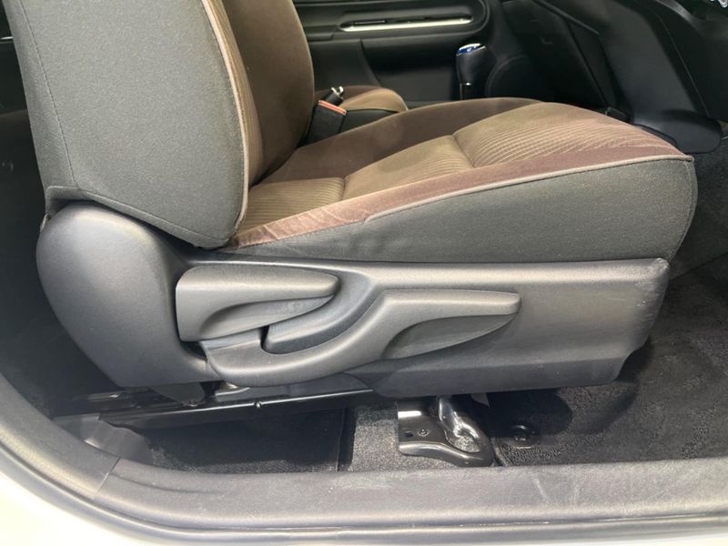 2015 Toyota Aqua DAA-NHP10 (UW-6a83cddc1e054)[27]