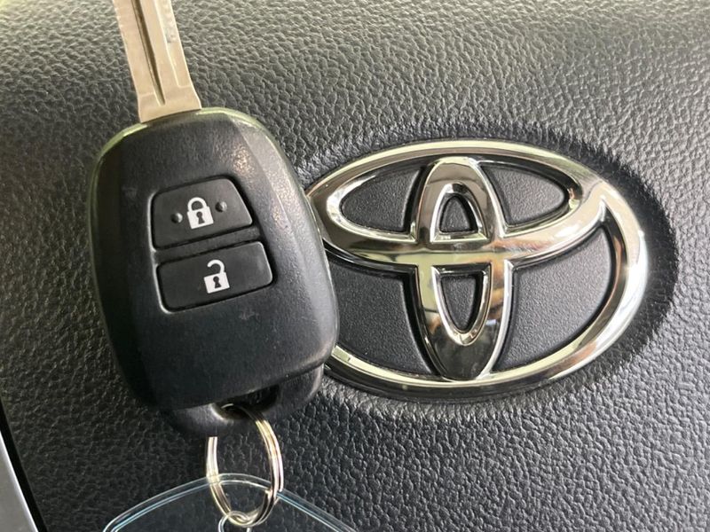 2015 Toyota Aqua DAA-NHP10 (UW-6a83cddc1e054)[28]