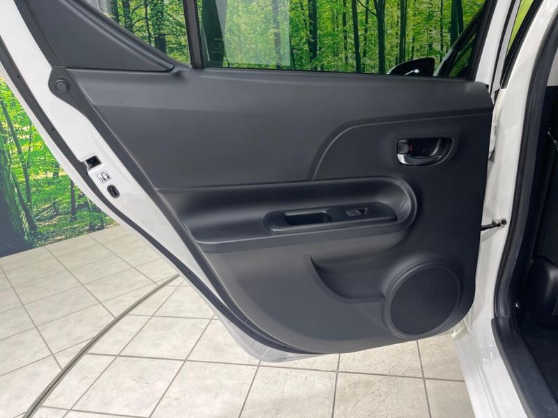 2015 Toyota Aqua DAA-NHP10 (UW-6a83cddc1e054)[12]