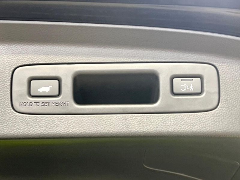 2022 Honda Vezel 6AA-RV5 (UW-6a83ce0ef2f89)[17]