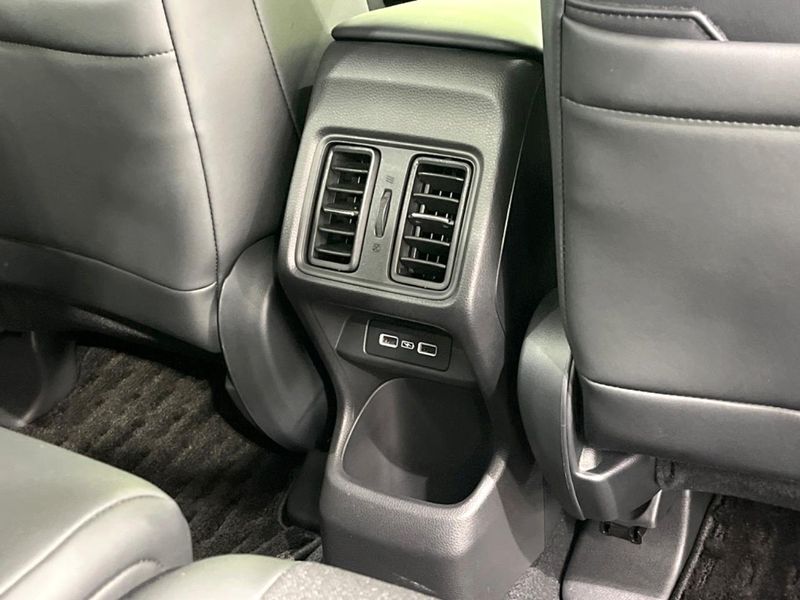 2022 Honda Vezel 6AA-RV5 (UW-6a83ce0ef2f89)[22]