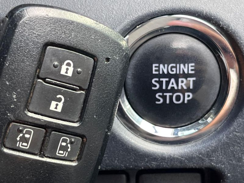 2015 Toyota Noah DBA-ZRR80G (UW-6a83ce8279f7f)[8]