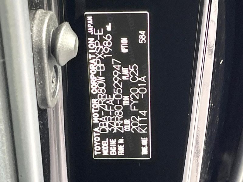 2019 Toyota Voxy DBA-ZRR80W (UW-6a83ce8ad0785)[1]