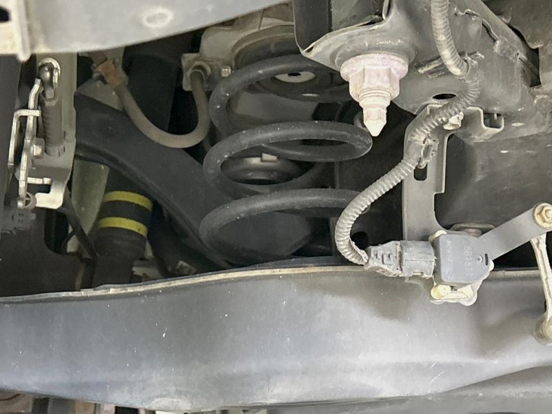 2018 Toyota Prius DAA-ZVW50 (UW-6a83cea877614)[24]