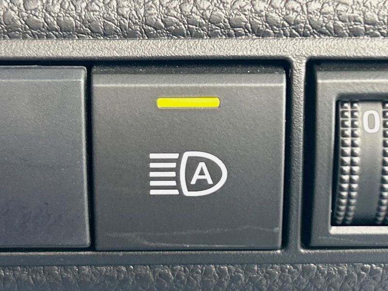 2020 Toyota Corolla Touring 6AA-ZWE211W (UW-6a83ceb91cd07)[21]