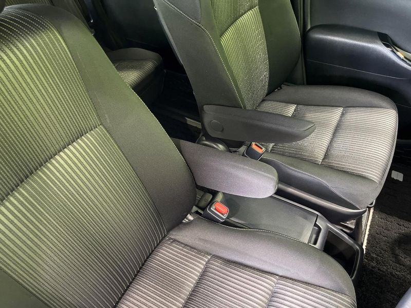 2019 Toyota Voxy DAA-ZWR80W (UW-6a83cec118058)[28]