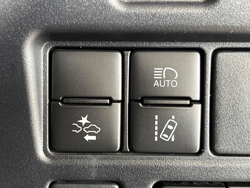 2019 Toyota Voxy DAA-ZWR80W (UW-6a83cec118058)[23]
