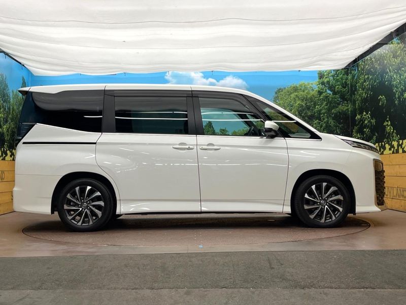 2022 Toyota Voxy 6AA-ZWR90W (UW-6a83cec4e5b34)[17]