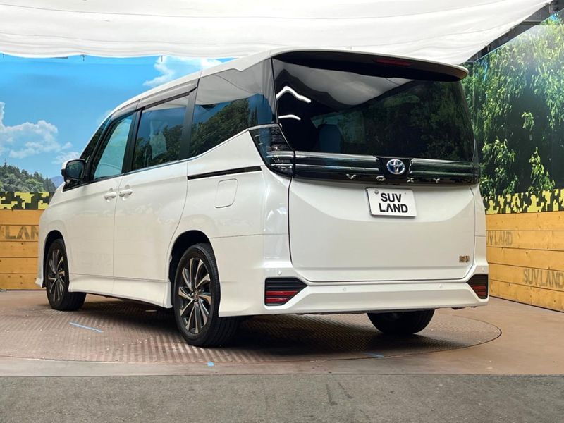 2022 Toyota Voxy 6AA-ZWR90W (UW-6a83cec4e5b34)[20]