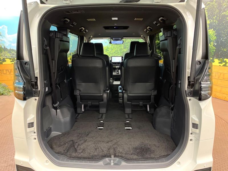 2022 Toyota Voxy 6AA-ZWR90W (UW-6a83cec4e5b34)[29]