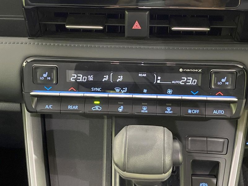 2022 Toyota Voxy 6AA-ZWR90W (UW-6a83cec502b42)[29]
