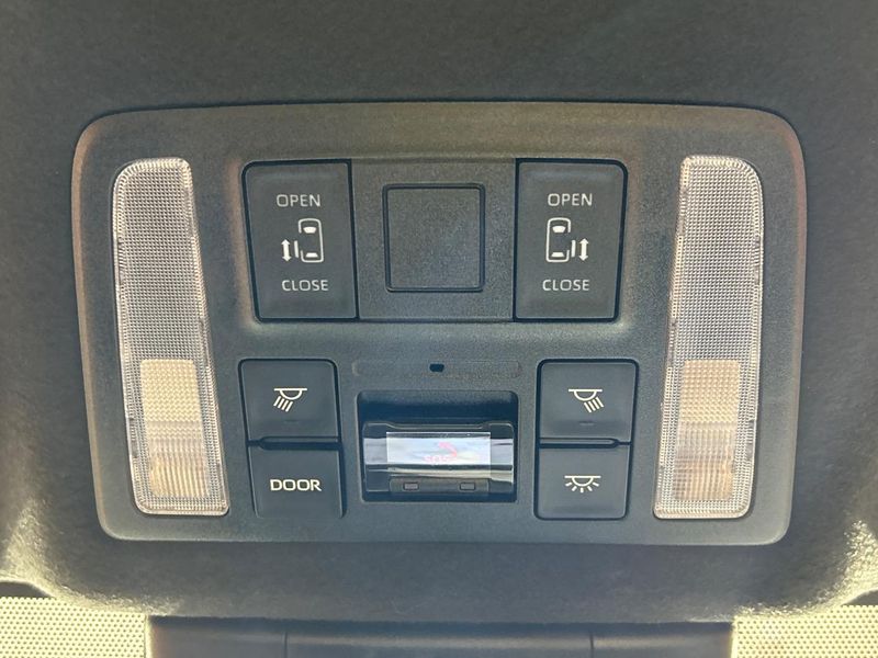 2024 Toyota Voxy 6AA-ZWR90W (UW-6a83cecb0a5b0)[18]