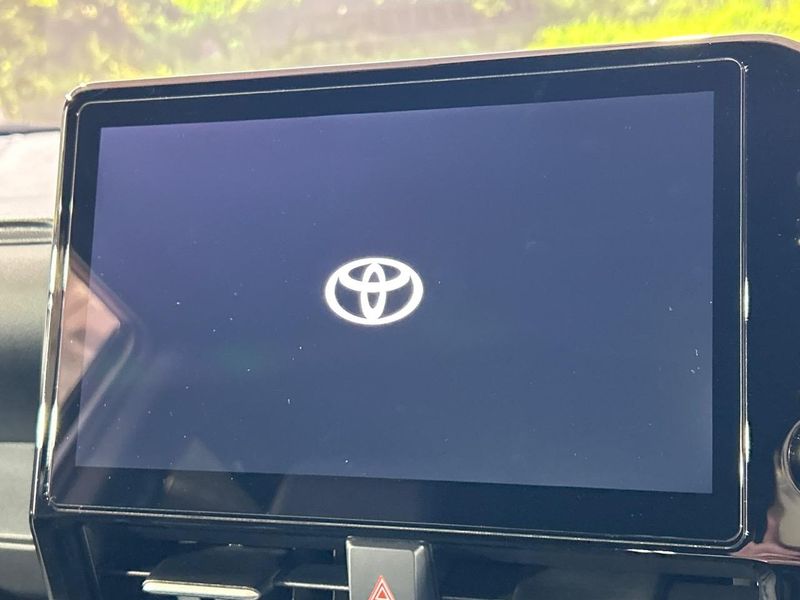 2024 Toyota Voxy 6AA-ZWR90W (UW-6a83cecb0a5b0)[27]