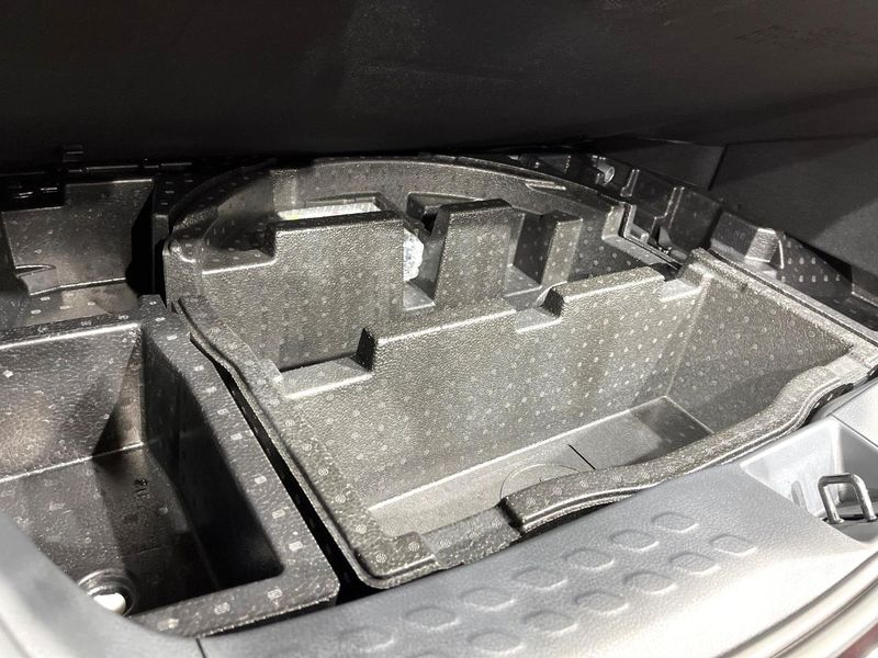 2019 Toyota C-HR DAA-ZYX10 (UW-6a83ced59ca86)[17]