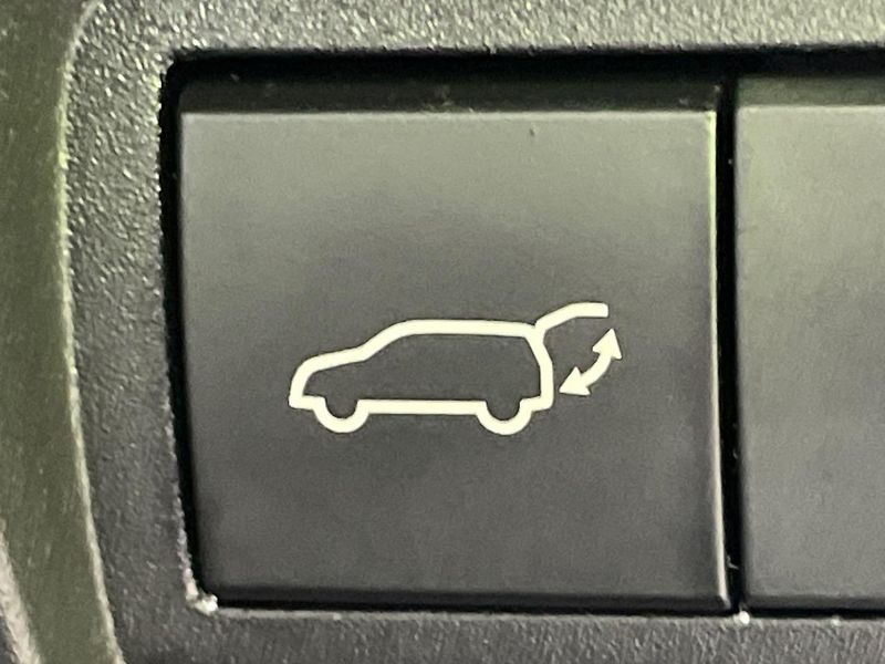 2021 Toyota Yaris Cross 6AA-MXPJ10 (UW-6a851f3ea05d2)[8]