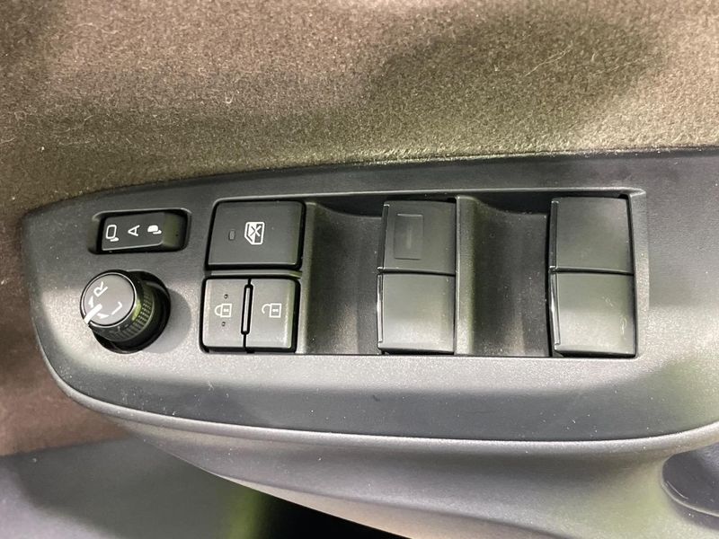 2021 Toyota Yaris Cross 6AA-MXPJ10 (UW-6a851f3ea05d2)[5]