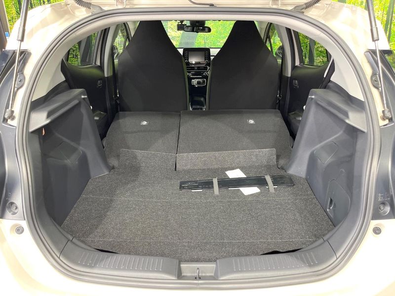 2021 Toyota Aqua 6AA-MXPK11 (UW-6a851f47ee55e)[5]