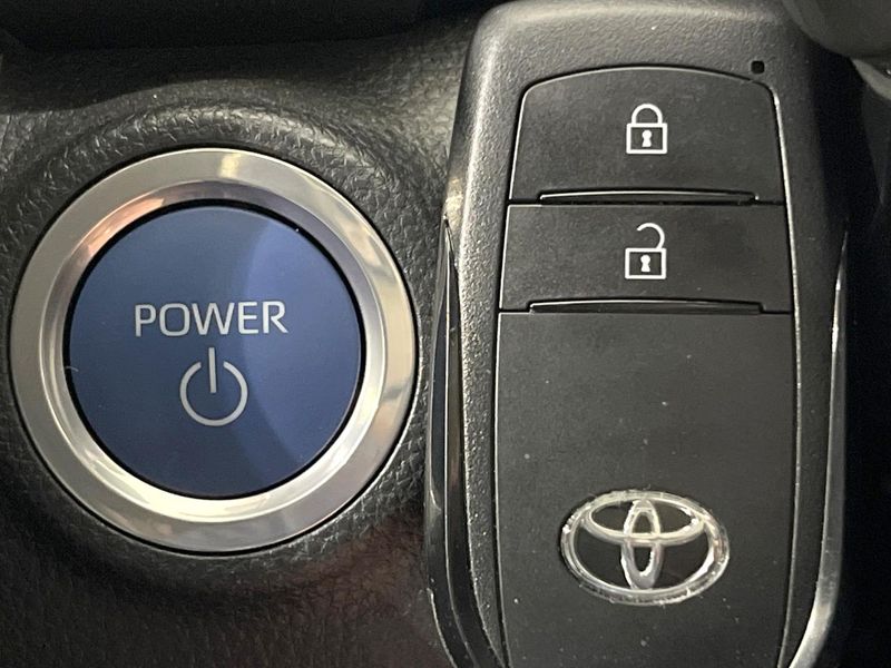 2021 Toyota Aqua 6AA-MXPK11 (UW-6a851f47ee55e)[20]
