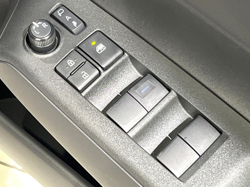 2021 Toyota Aqua 6AA-MXPK11 (UW-6a851f47ee55e)[13]