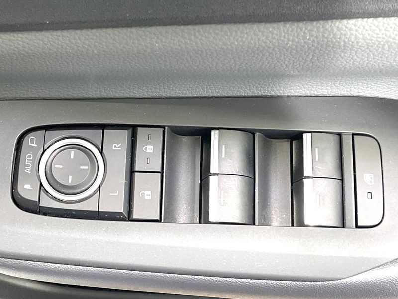2024 Toyota Prius 6AA-MXWH60 (UW-6a851f66d1e37)[9]