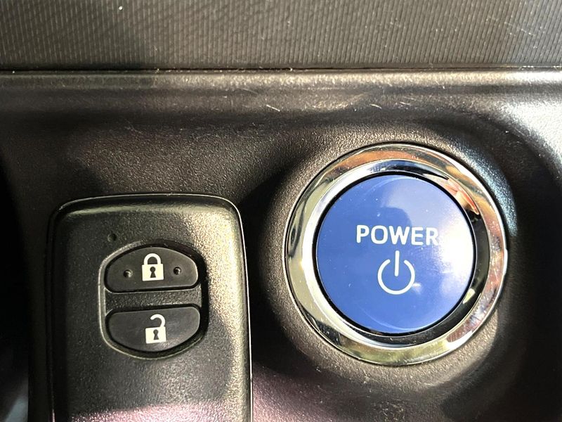 2012 Toyota Aqua DAA-NHP10 (UW-6a851f7b40b58)[11]