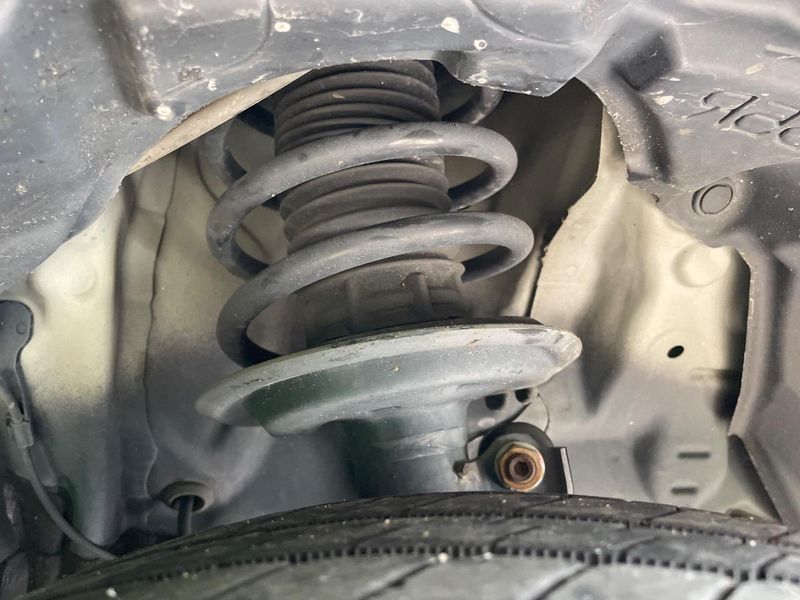 2017 Toyota Aqua DAA-NHP10H (UW-6a851f8590aa4)[5]