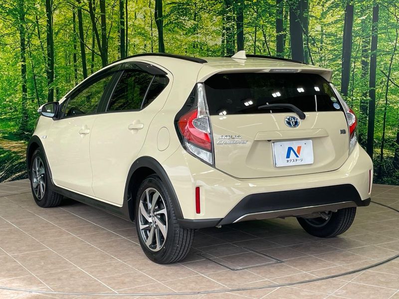 2017 Toyota Aqua DAA-NHP10H (UW-6a851f8590aa4)[11]