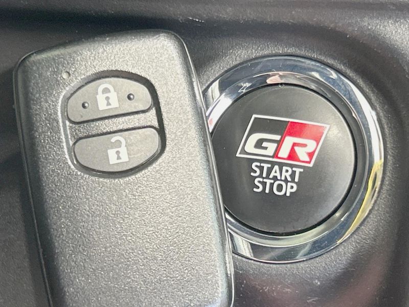 2018 Toyota Aqua DAA-NHP10 (UW-6a851f87658bb)[28]